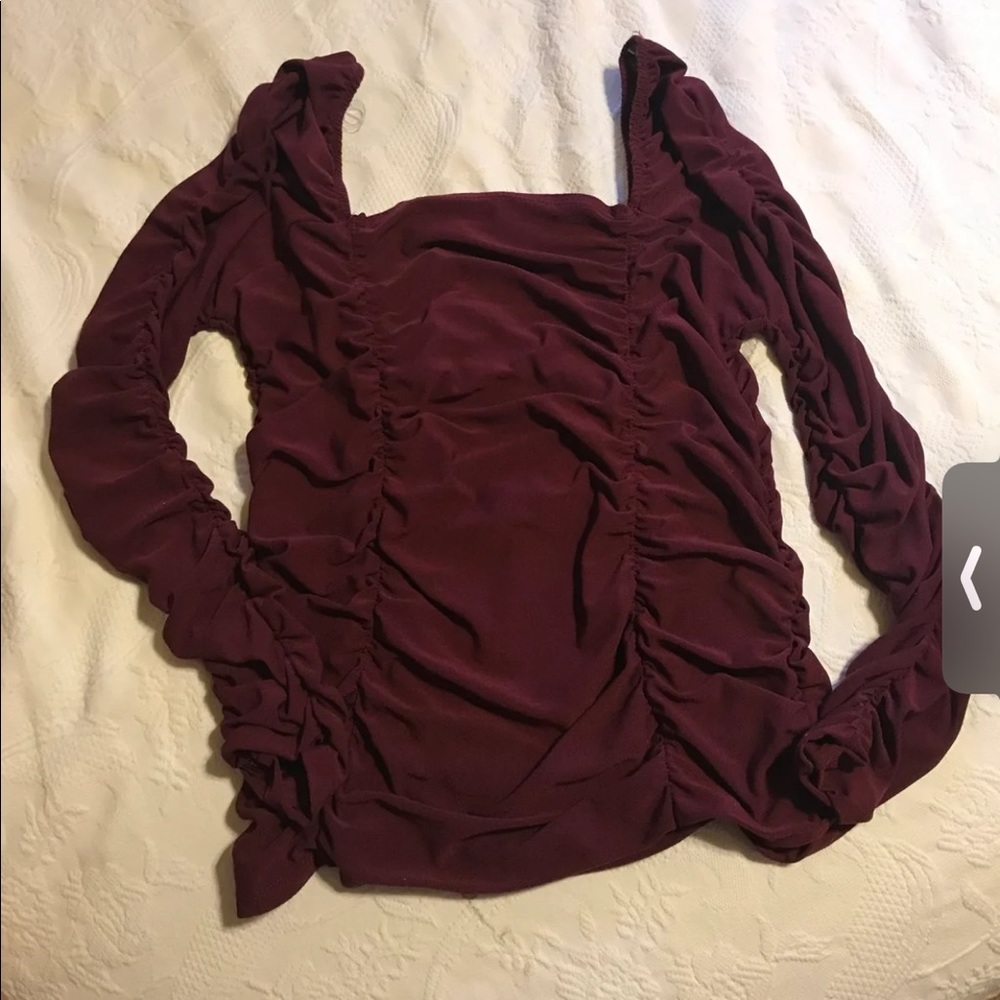 Burgundy runched long sleeve top
